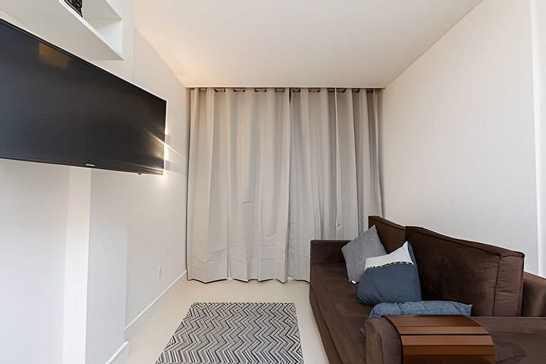Apartamento Reformado em Copacabana | Porteira Fechada e Ide