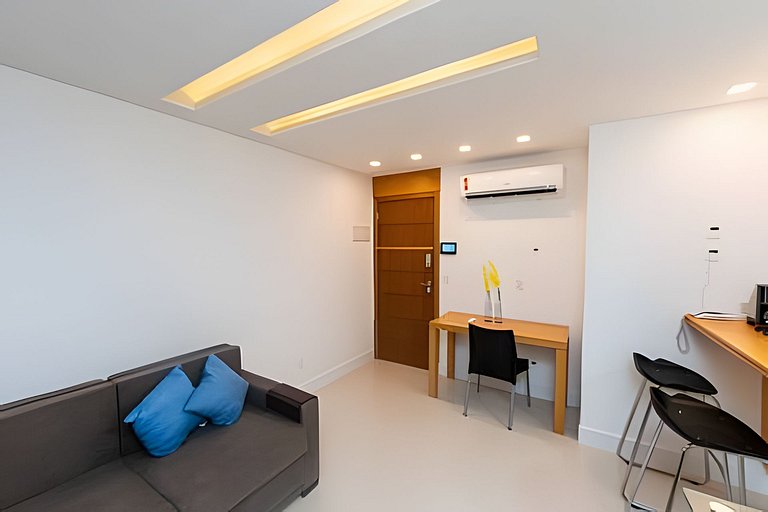 Apartamento Reformado em Copacabana | Porteira Fechada e Ide