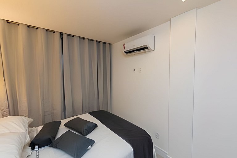 Apartamento Reformado em Copacabana | Porteira Fechada e Ide
