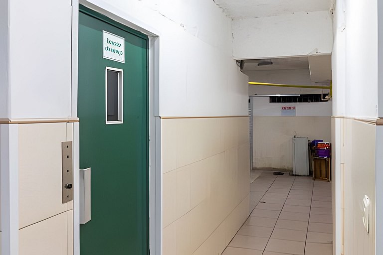 Apto 1km do Pão de Açúcar com Garagem e Lavanderia