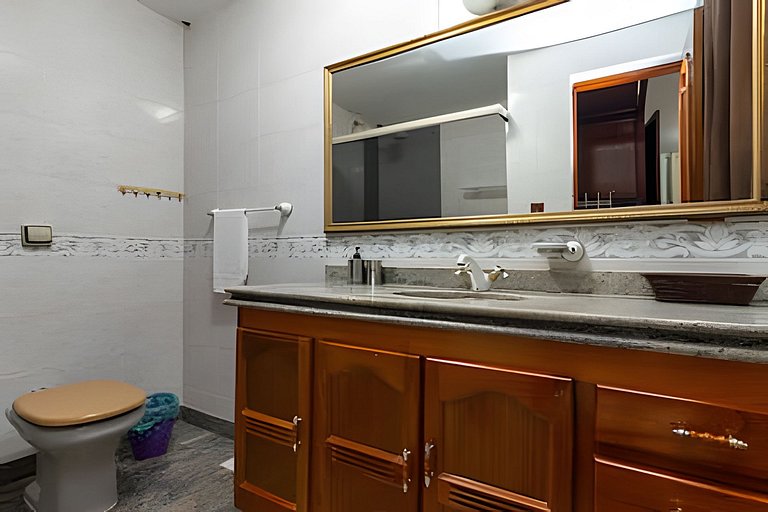 Casa em Copacabana - 2 suítes + 2 quartos