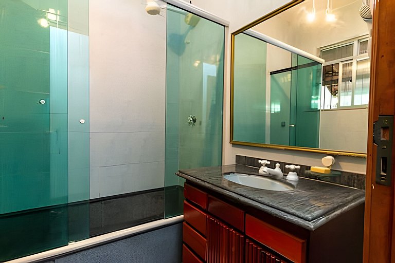 Casa em Copacabana - 2 suítes + 2 quartos