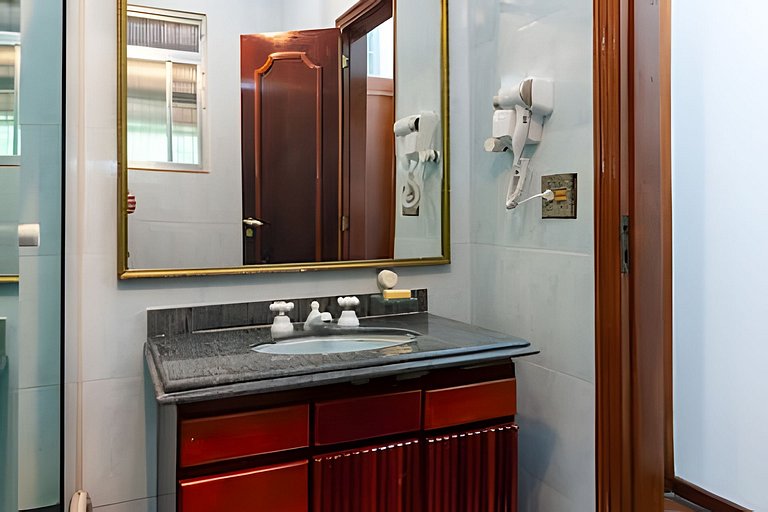 Casa em Copacabana - 2 suítes + 2 quartos