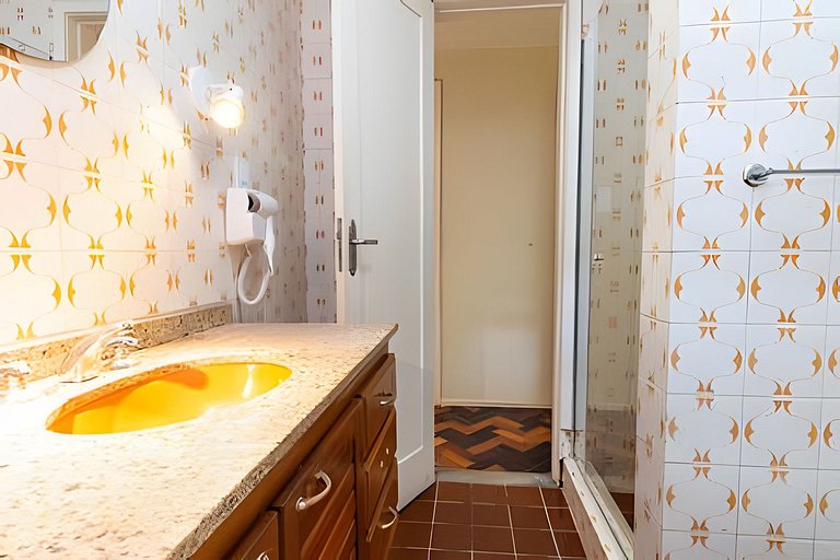 Apartamento Amplo c/ Suíte & Varanda Vista Mar