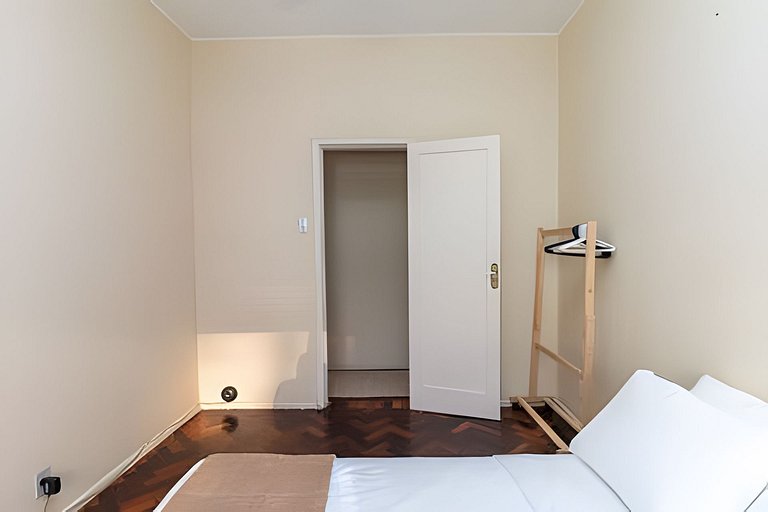 Apartamento Amplo c/ Suíte & Varanda Vista Mar