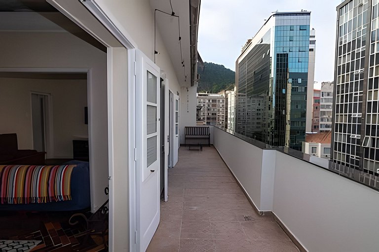 Apartamento Amplo c/ Suíte & Varanda Vista Mar