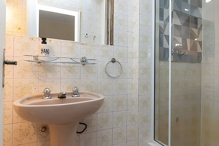Apartamento Amplo c/ Suíte & Varanda Vista Mar