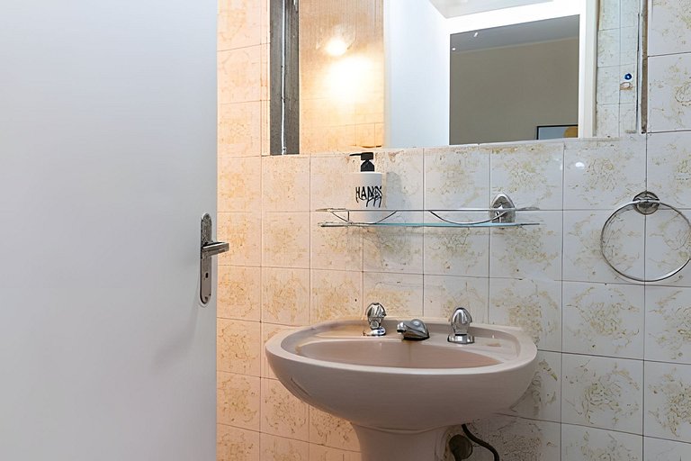 Apartamento Amplo c/ Suíte & Varanda Vista Mar