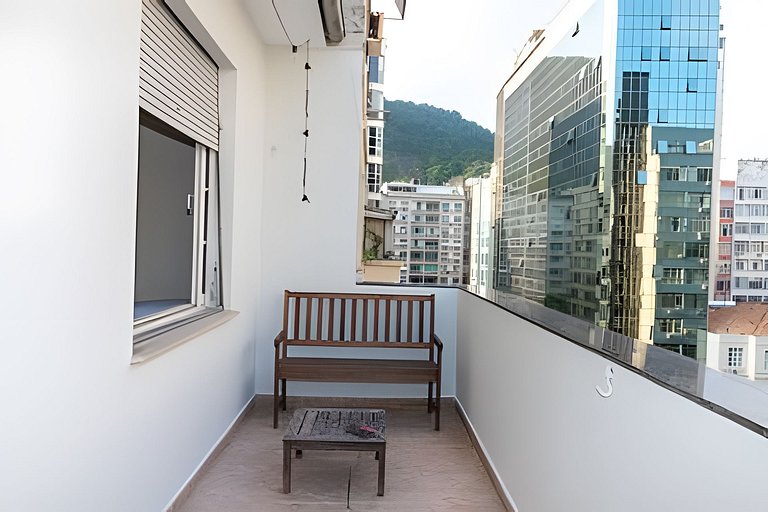 Apartamento Amplo c/ Suíte & Varanda Vista Mar