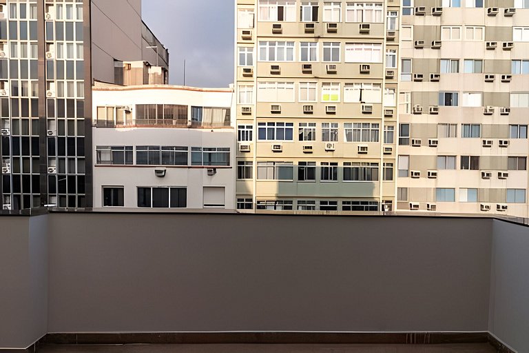 Apartamento Amplo c/ Suíte & Varanda Vista Mar