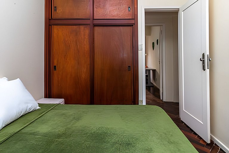Apartamento Amplo c/ Suíte & Varanda Vista Mar