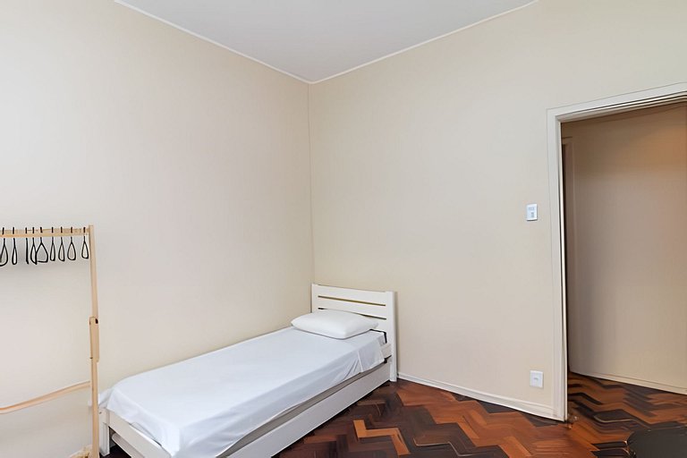 Apartamento Amplo c/ Suíte & Varanda Vista Mar