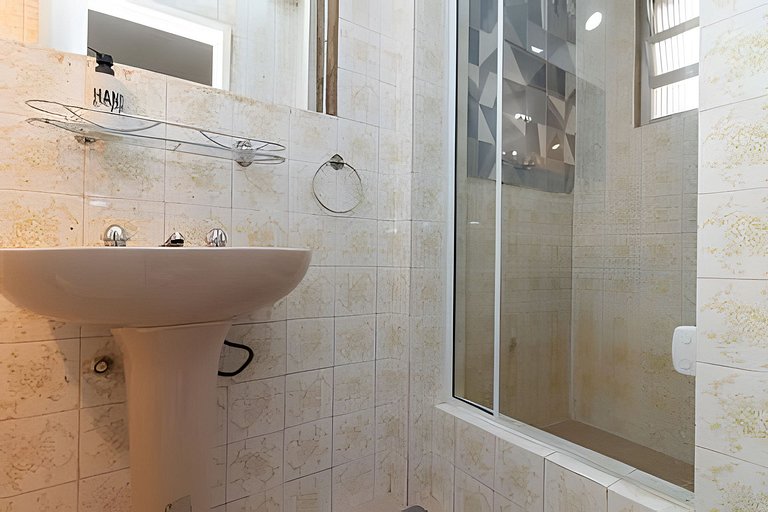 Apartamento Amplo c/ Suíte & Varanda Vista Mar