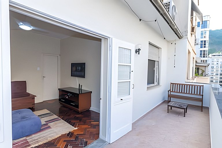 Apartamento Amplo c/ Suíte & Varanda Vista Mar