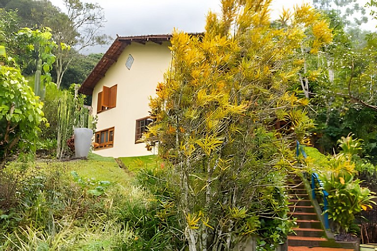 Casa Secretário - 3 Suítes, Piscina, Campo e Sauna