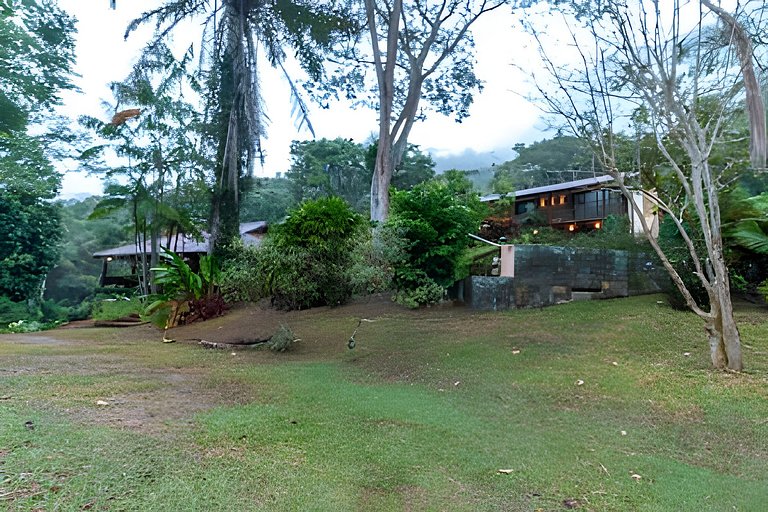 Casa Secretário - 3 Suítes, Piscina, Campo e Sauna
