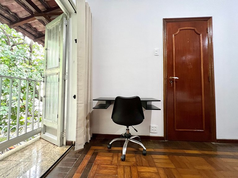 Casa em Copacabana - 2 suítes + 2 quartos