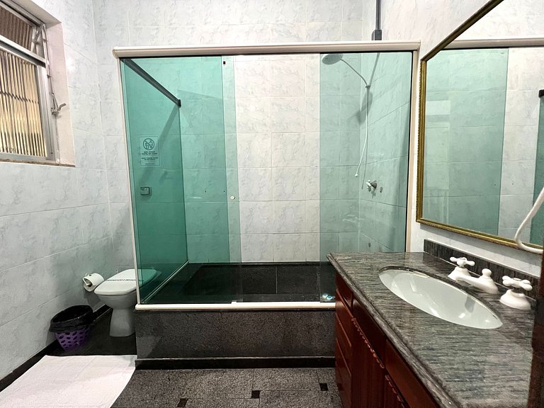 Casa em Copacabana - 2 suítes + 2 quartos