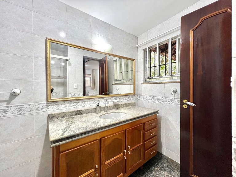 Casa em Copacabana - 2 suítes + 2 quartos