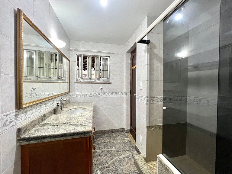 Casa em Copacabana - 2 suítes + 2 quartos