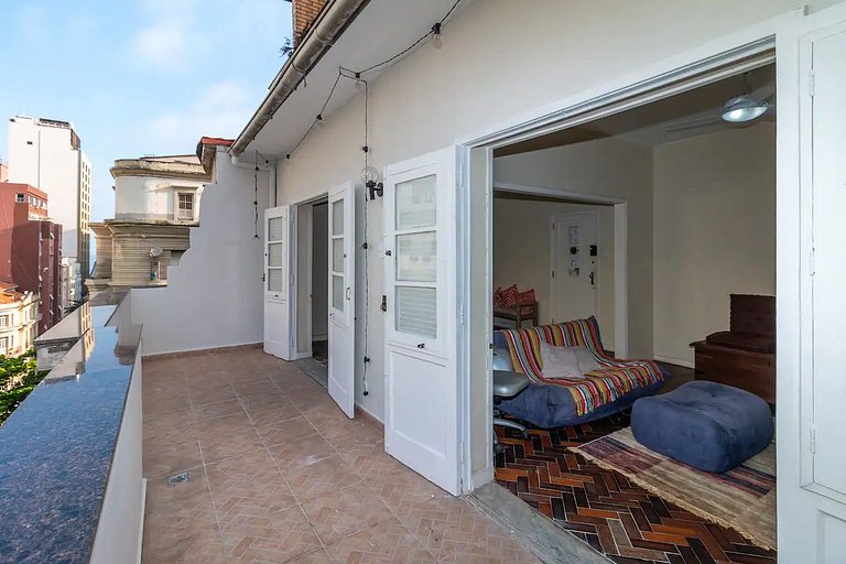 Apartamento Amplo c/ Suíte & Varanda Vista Mar