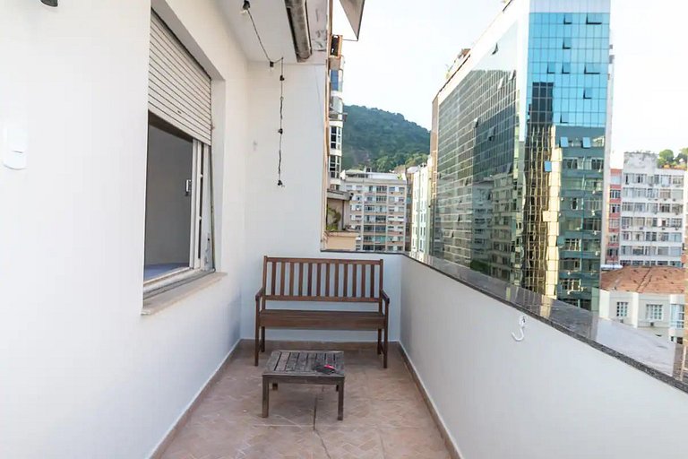 Apartamento Amplo c/ Suíte & Varanda Vista Mar