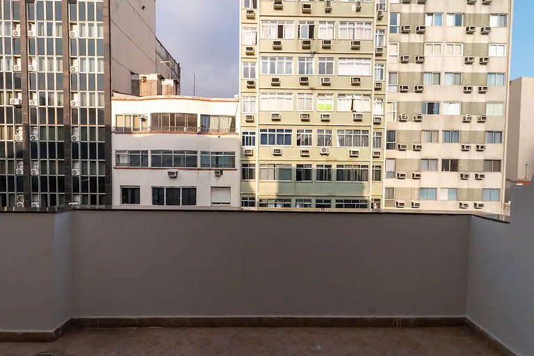 Apartamento Amplo c/ Suíte & Varanda Vista Mar