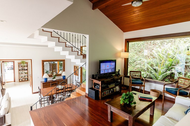 Refúgio na Serra - Casa 3 suítes em Condomínio