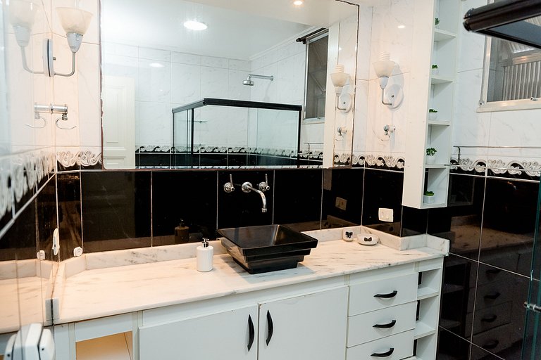 Apto em Copa com Jacuzzi, Garagem a 200m da Praia