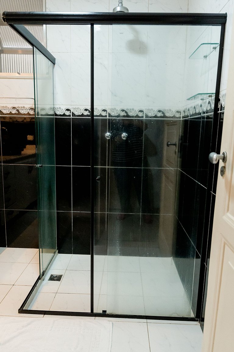 Apto em Copa com Jacuzzi, Garagem a 200m da Praia