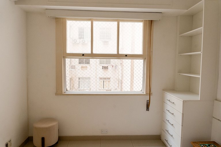 Apto Amplo Copacabana - 200m da praia c/ garagem