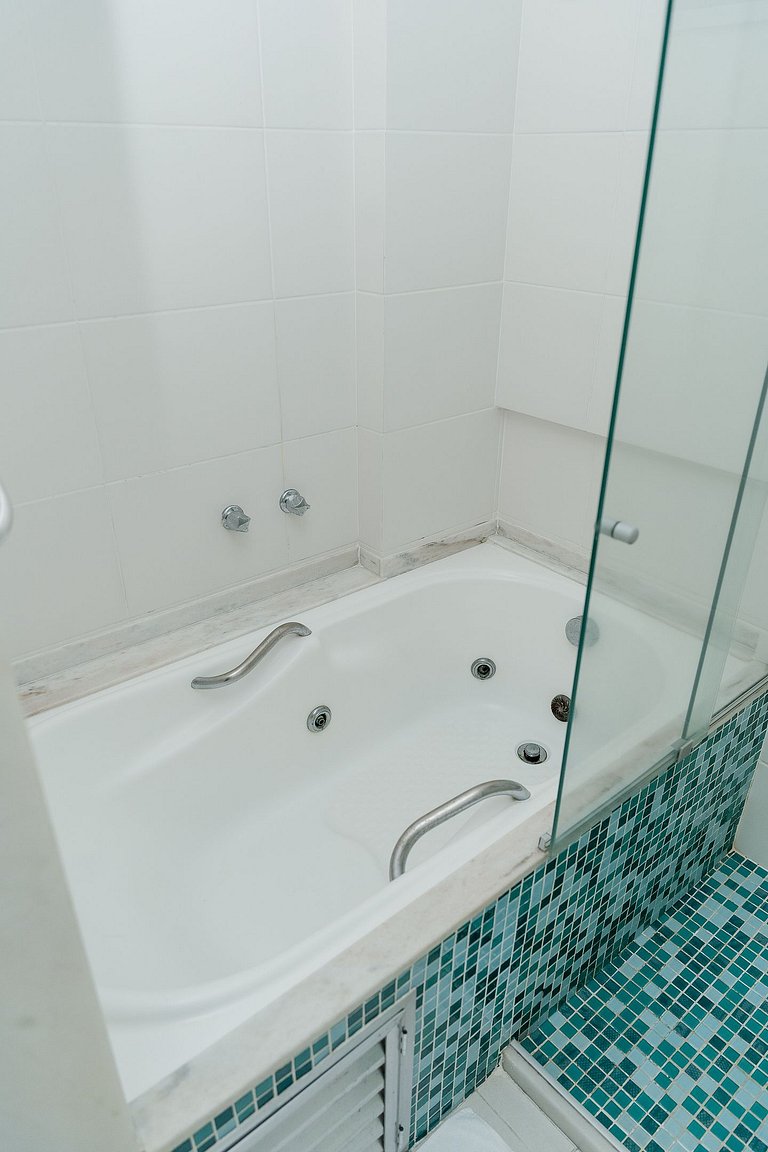 Apto em Copa com Jacuzzi, Garagem a 200m da Praia