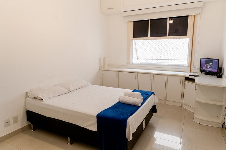 Apto Amplo Copacabana - 200m da praia c/ garagem