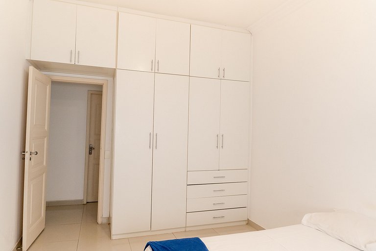 Apto Amplo Copacabana - 200m da praia c/ garagem