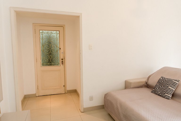 Apto Amplo Copacabana - 200m da praia c/ garagem