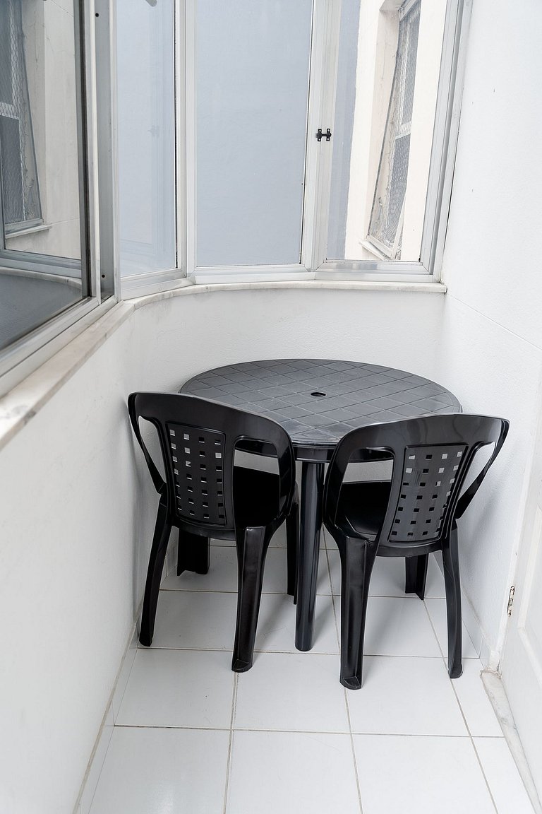 Apto Amplo Copacabana - 200m da praia c/ garagem