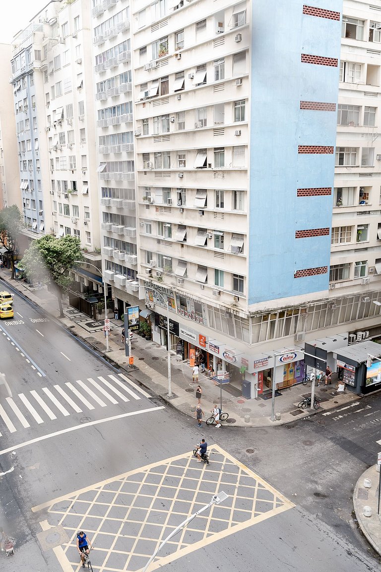 Apto Amplo Copacabana - 200m da praia c/ garagem