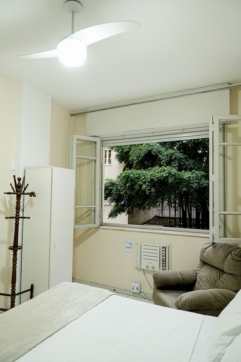 Apartamento Amplo à Venda em Copacabana – Excelente Localiza