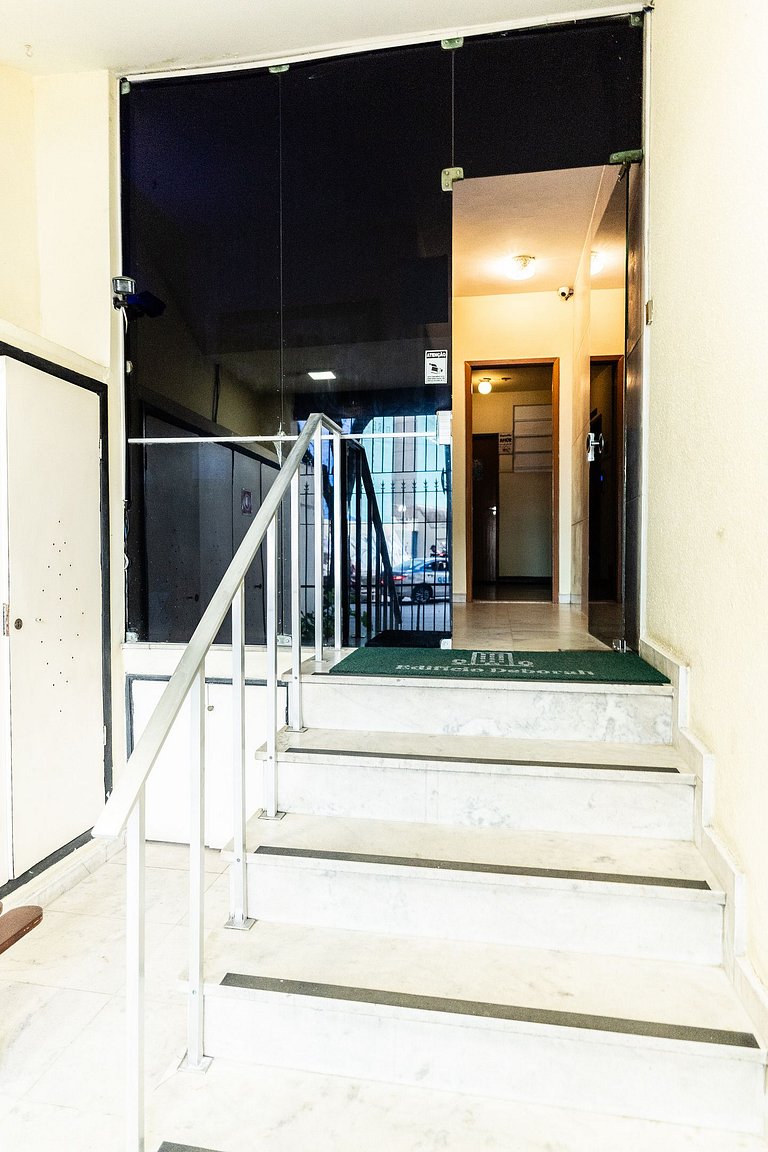 Cobertura Copa – 3 quartos, perto da Praia e Metrô
